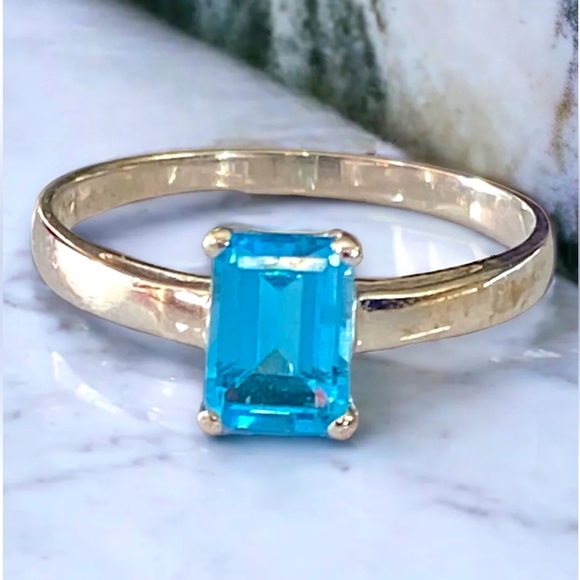GORGEOUS Vintage 14K White Gold Emerald Cut BLUE TOPAZ Solitaire